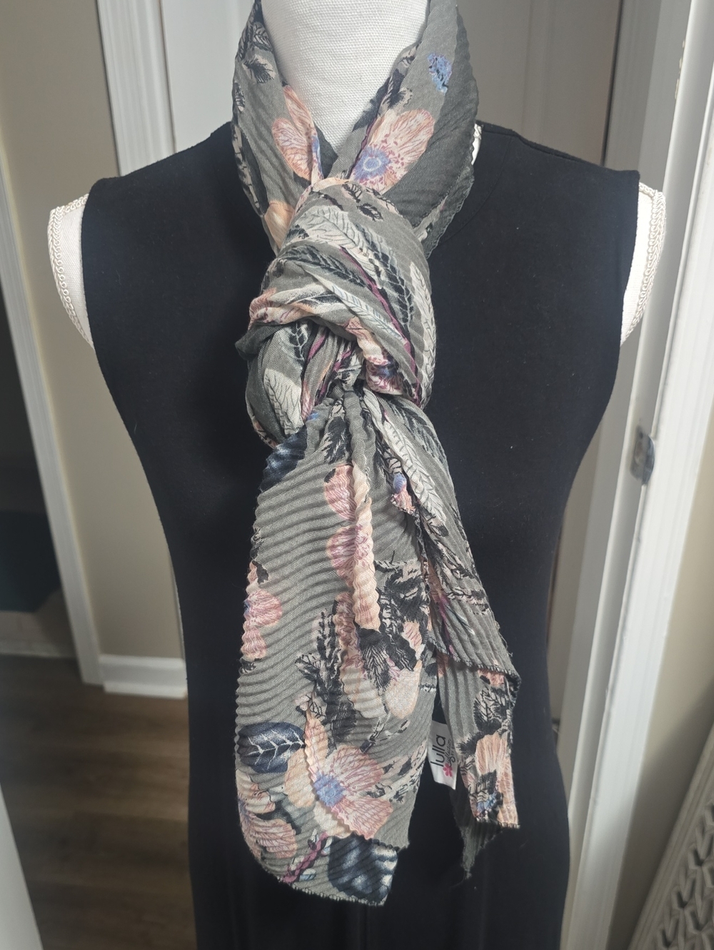 Lulla | Women | Floral Pleated Wrap Scarf in Gray | 70×35inches